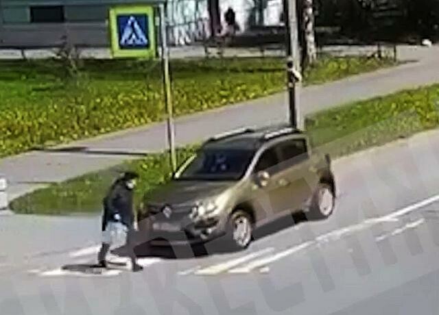 Renault Sandero сбил женщину в Колпино