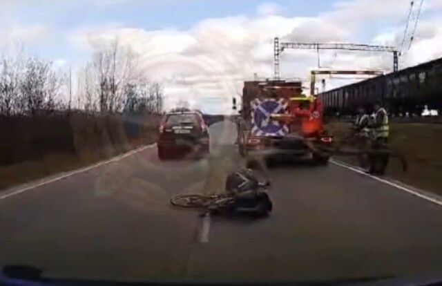 «Не подал сигнал рукой»: пожилой велосипедист попал под колеса автомобиля в Комсомольске-на-Амуре