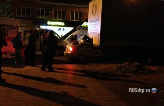 В Воронеже двое полицейских разбились, врезавшись в МАЗ 