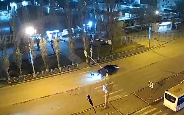Легковой автомобиль сбил пешехода на улице Профсоюзов в Волжском