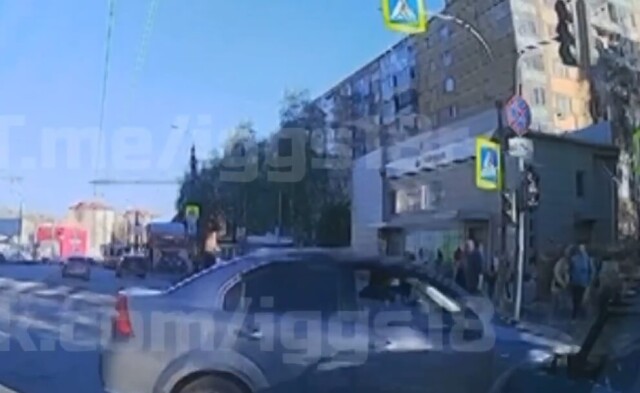 ДТП на перекрестке в Ижевске: Chevrolet поворачивал налево и не пропустил «Жигули»