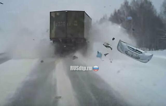 Видеокадры жуткого ДТП в Свердловской области, в котором погибли люди