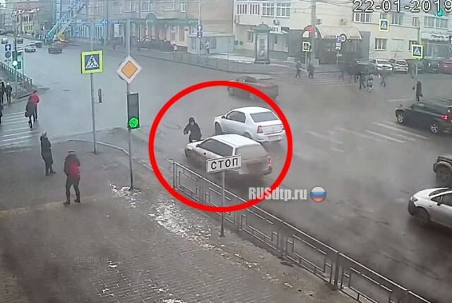 В Красноярске водитель сбил женщину и отвёз её в больницу
