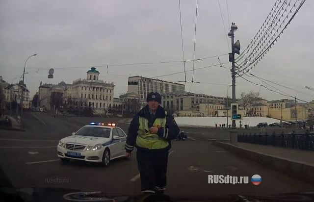 Белые люди едут, епта… 