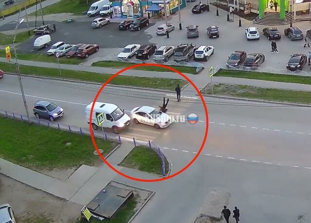 Таксист сбил пешехода в Нефтеюганске. ВИДЕО