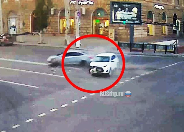 В Волгограде в ДТП пострадали мужчина и ребенок. ВИДЕО 