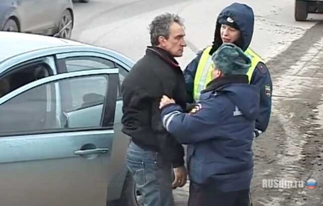 Сбил дорожных рабочих 