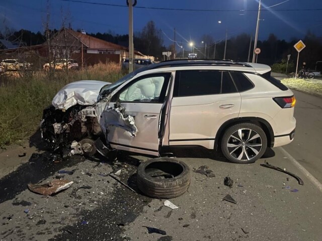 «Фольксваген» столкнулся с автобусом в Марий Эл 