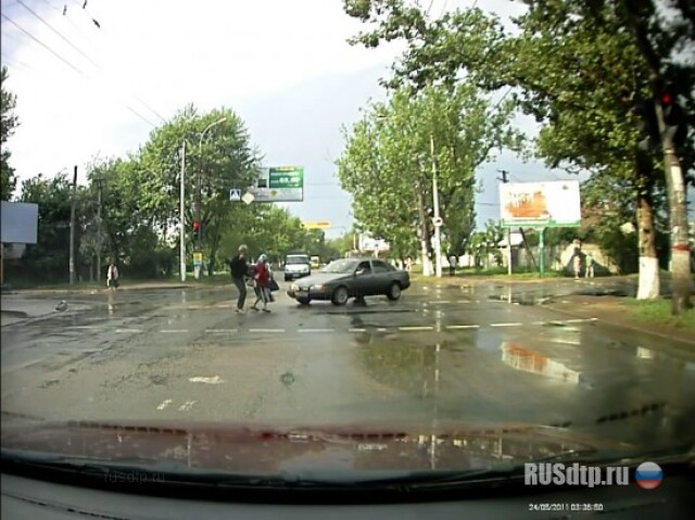 Сбили бабушку на пешеходном переходе 