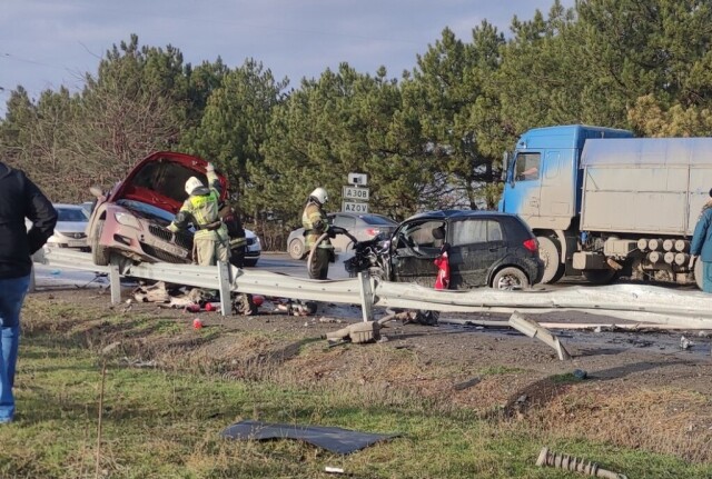 Оба водителя погибли в ДТП при въезде в Азов 
