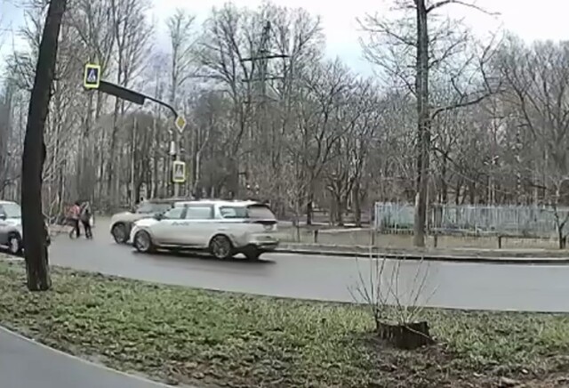В Вологде автомобиль сбил двоих пешеходов 