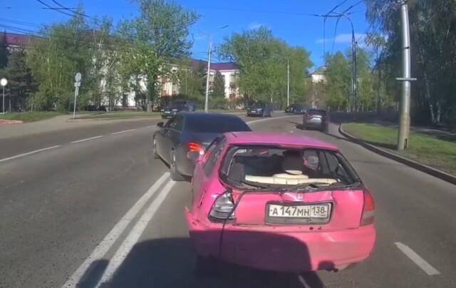 «Поднимаю голову и удар»: три автомобиля столкнулись в Иркутске