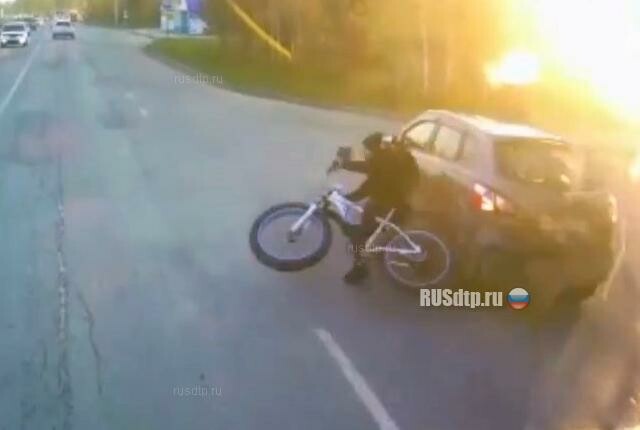 В Югорске автомобиль сбил подростка на велосипеде. ВИДЕО