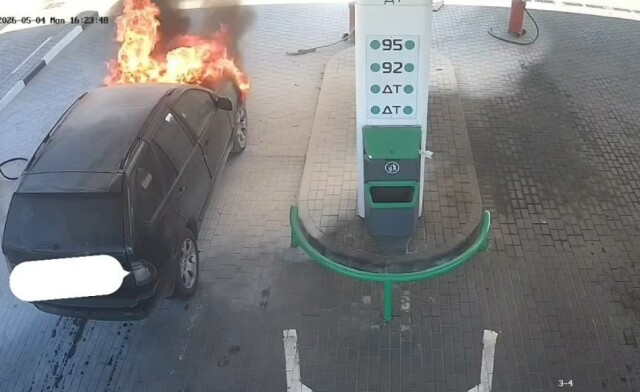 В Беларуси девушка приехала на АЗС на горящей машине 