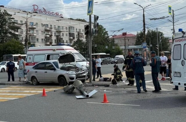 В Омске автомобиль сбил 7 человек на «зебре» 
