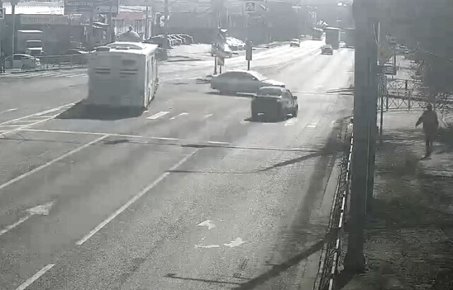 Skoda перевернулась в результате ДТП в Волгограде: пострадала шестимесячная девочка