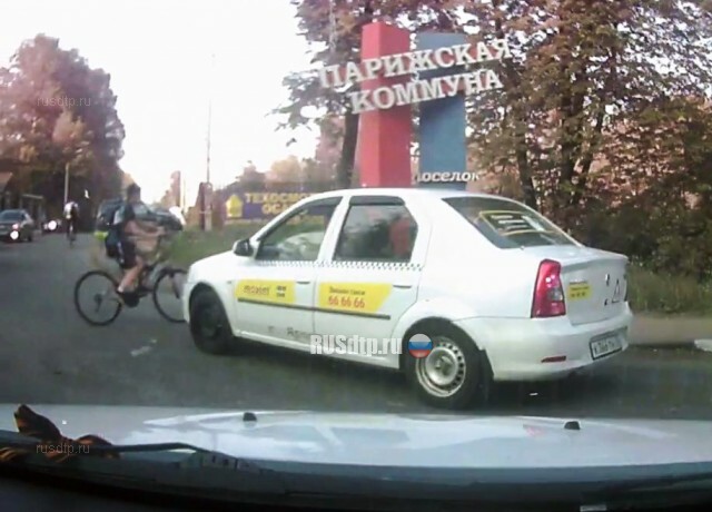 Таксист сбил подростка на велосипеде