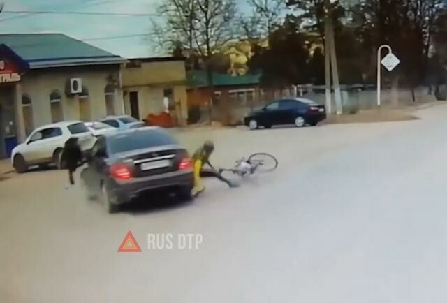 В Майкопе водитель без прав сбил велосипедистку. ВИДЕО 
