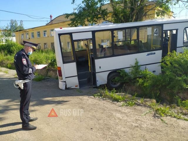 Шестеро погибли в ДТП с автобусом в Свердловской области 