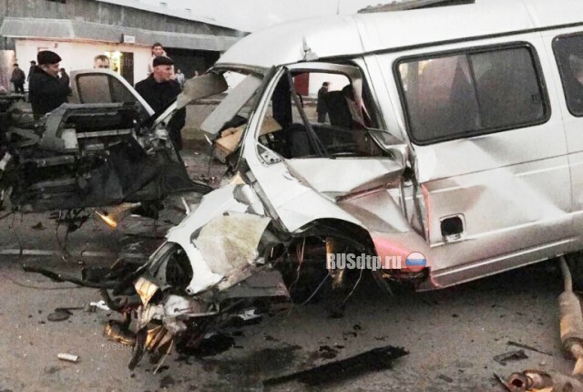 В Кабардино-Балкарии столкнулись «маршрутка» и «Jaguar». Один погиб и 5 человек пострадали 