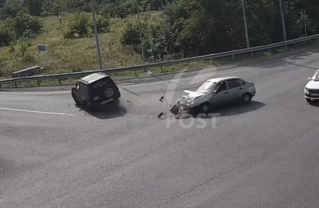 Водителя выбросило из машины в результате ДТП при въезде в Пятигорск