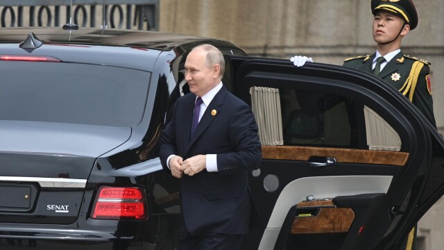Владимир Путин прибыл с официальным визитом в Пекин на старом лимузине Aurus 