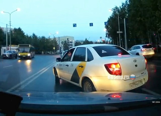 Быдло-таксист в Сургуте (с)