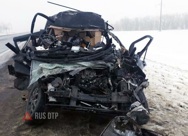 Четверо погибли в ДТП с участием микроавтобуса и фуры в Ростовской области 