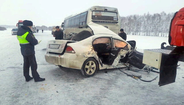 Семья попала в ДТП в Новосибирской области: погибли отец и сын 