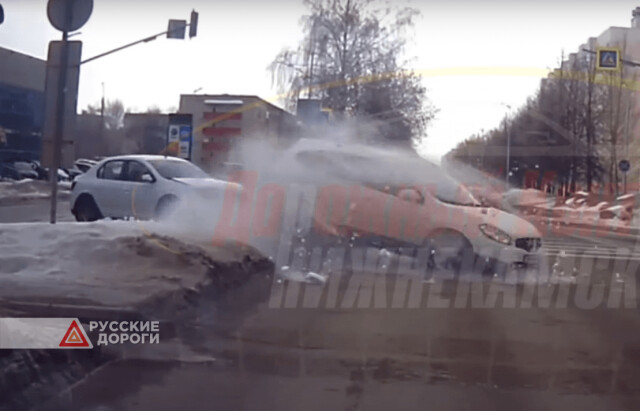 Два автомобиля не поделили перекресток в Нижнекамске