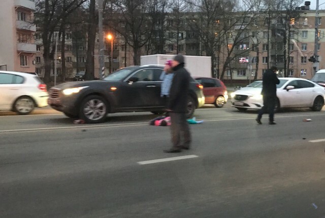 Автомобиль сбил женщину с ребенком в Новой Москве 