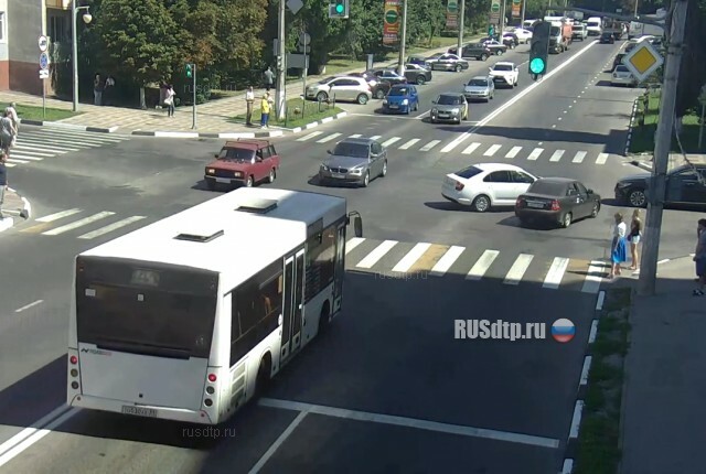 В Белгороде \»завис\» светофор, что привело к ДТП