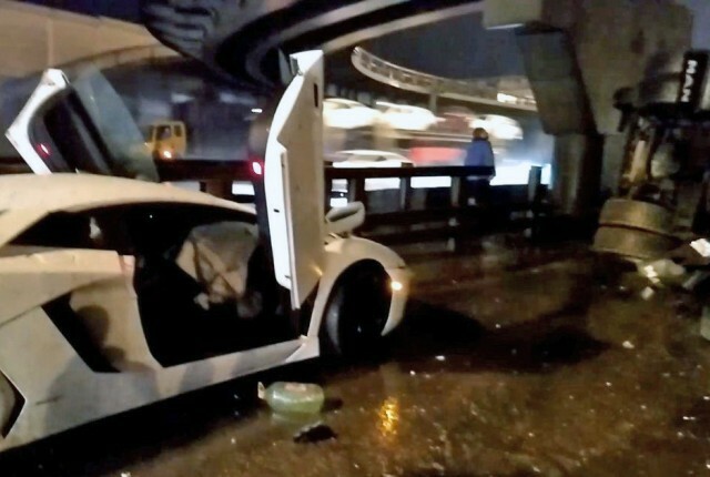 Спорткар Lamborghini столкнулся с фурой на Ярославском шоссе 