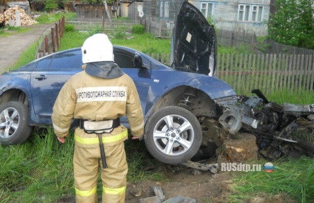 В Карелии Шевроле врезался в пни 