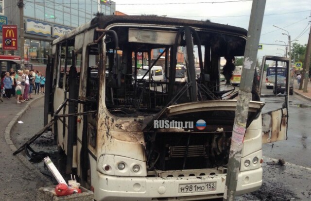 В Петербурге взорвалась и сгорела маршрутка 