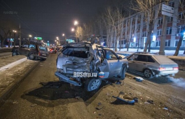 В Екатеринбурге водитель фуры устроил массовое ДТП и скрылся с места происшествия 