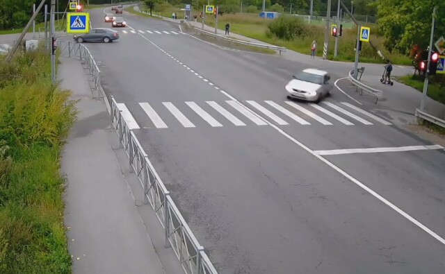 Авария на перекрестке в Красном Селе: водитель «Лады» чудом ушел от столкновения