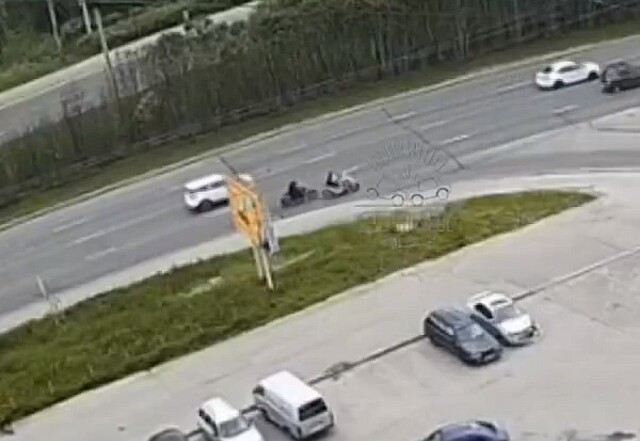 В Мурманске два мотоциклиста не поделили полосу и столкнулись 
