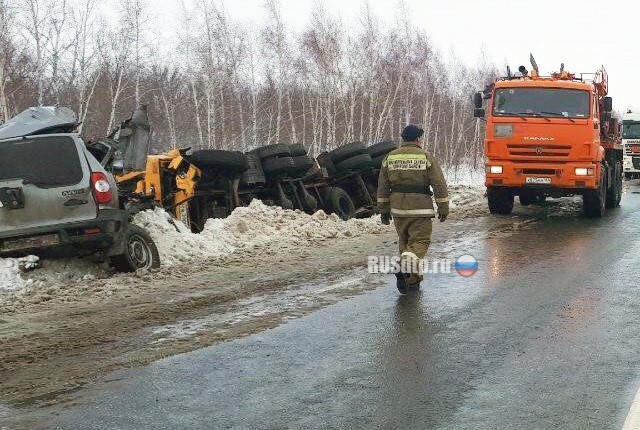 Вытолкнул под встречный КАМАЗ 