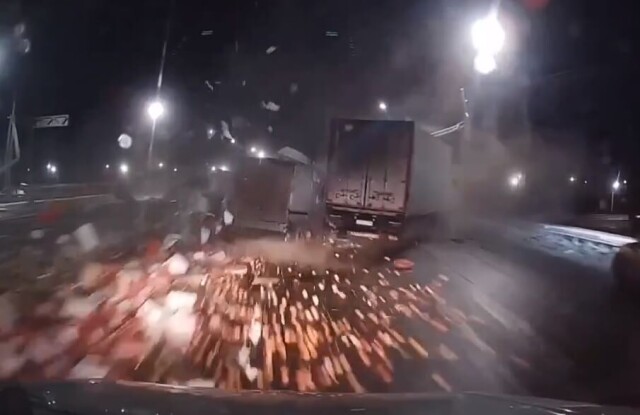 Видеорегистратор запечатлел момент массового ДТП на трассе М-7 во Владимирской области 