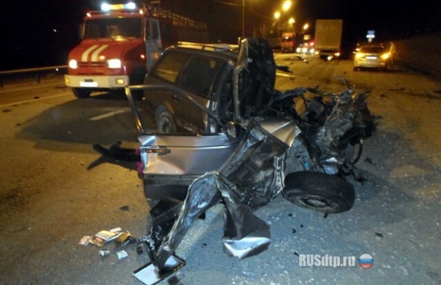 Под Вышним Волочком ночью погибли два человека 