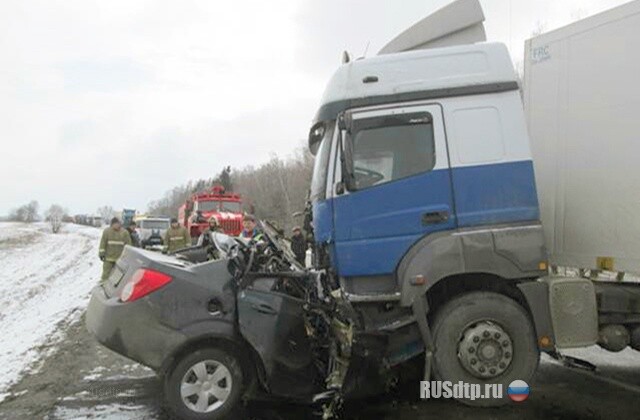 «Шевроле» лоб в лоб столкнулся с грузовиком в Тульской области (фото) 