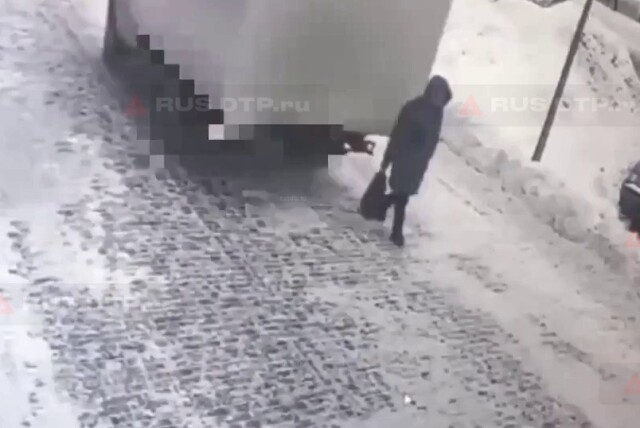 В Ижевске водитель «Газели» двигался по тротуару задним ходом и сбил женщину 