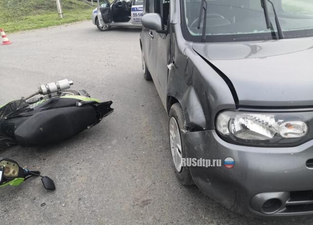В Тавде пьяный  скутерист врезался в автомобиль