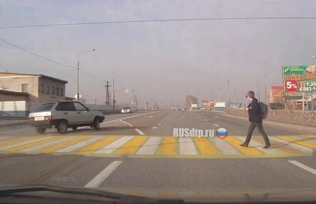 В Красноярске мальчик чудом не попал под машину