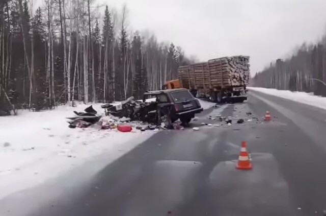 В Иркутской области пенсионер за рулем «Жигулей» погиб при столкновении с фурой