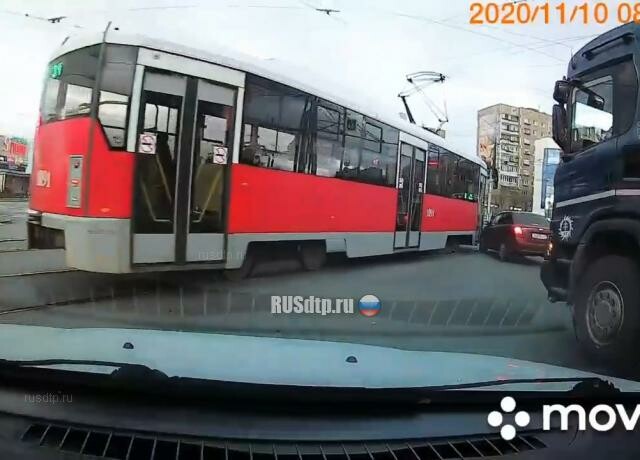 ДТП с участием трамвая и автомобиля в Магнитогорске