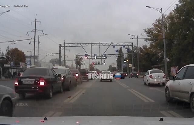 Забыл нажать на тормоз