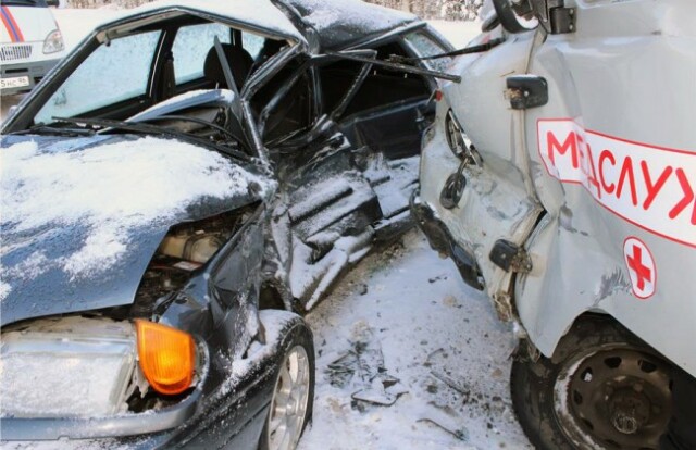 На Урале в ДТП с машиной скорой помощи погибла женщина 