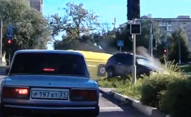 ДТП в Белгороде: скорая двигалась на красный с сиреной и мигалками
